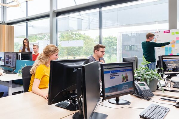 JB Promotions van JB Inflatables; De maatwerk specialist voor opblaasbare reclame artikelen en promotiematerialen. Op maat gemaakte inflatables voor sportevenementen