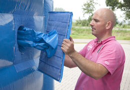 Do kupienia dmuchany tor do zabawy bungee z motywem strongman i opcją biegów dla dzieci i dorosłych Zamów online ciekawe opcje dmuchanych atrakcji dla dzieci do zabaw na świeżym powietrzu tylko w JB Dmuchance 