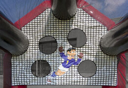 Strzelaj na szybko lub kup nadmuchiwaną grę piłkarską „Fat Bertha”. Zamów nadmuchiwaną strzelankę do piłki nożnej już teraz online w JB Dmuchańce Polska