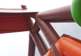 Zamów dmuchany tor przeszkód o tematyce dżungli z 7 elementami gry i kolorowymi przedmiotami dla dzieci. Kup nadmuchiwane tory przeszkód online już teraz w JB Dmuchańce Polska