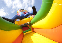 Do kupienia wielozadaniowa długa dmuchana zjeżdżalnia z dmuchaną poduszką do skakania i opcją dołączenia brodzika na wodę. Zamów wytrzymałe wyjątkowe dmuchańce dla swoich klientów od JB Dmuchance