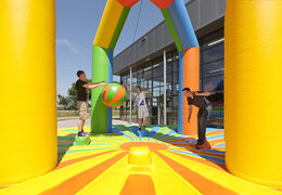 Kup od producenta dużą dmuchaną matę do rywalizacji i zrzucania przeciwnika. Zamów ciekawe opcje kompaktowych dmuchańców do zabaw i rywalizacji na imprezach integracyjnych i w ogrodzie