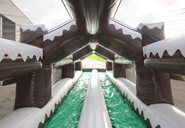 Zdobądź nadmuchiwaną podwójną zjeżdżalnię w zimowym motywie dla młodych i starszych. Kup nadmuchiwane atrakcje zimowe online w JB Dmuchańce Polska