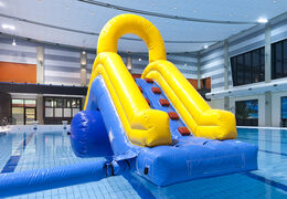 Kup hermetyczną zjeżdżalnię wodną o długości 6,5 metra i wysokości 3,5 metra dla małych i dużych. Zamów nadmuchiwane atrakcje wodne już teraz online w JB Dmuchańce Polska