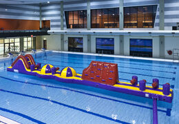 Tor przeszkód Adventure Mega Run XL o długości 17 metrów w unikalnym designie z różnymi ekscytującymi obiektami dla małych i dużych. Kup nadmuchiwany basen z przeszkodami online w JB Dmuchańce Polska