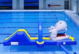 Zamów tor przeszkód dla hipopotamów ze zjeżdżalnią z zabawnymi przedmiotami dla młodszych i starszych. Kup nadmuchiwane tory przeszkód online już teraz w JB Dmuchańce Polska