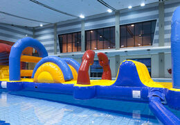 Kup nadmuchiwany bieg z przeszkodami w motywie kraba z trudnymi obiektami z przeszkodami dla młodszych i starszych. Zamów nadmuchiwane atrakcje wodne już teraz online w JB Dmuchańce Polska