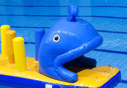 Nadmuchiwany tor szturmowy na wieloryby z zabawnymi przeszkodami 3D dla młodych i starszych. Zamów nadmuchiwane tory przeszkód online już teraz w JB Dmuchańce Polska