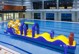 Na sprzedaż rozbudowany dmuchany tor przeszkód ze zjeżdżalnią do wody do zawodów dla dzieci w przebieganiu na czas. Kup online od JB Dmuchance kolorowe tory wodne z motywem błazenka NEMO które wyróżnią twoją firmę. 