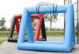 Na sprzedaż wiszące spodnie, gra z dmuchanych elementów do urozmaicenia imprezy urodzinowej lub integracyjnej. Zamów wyjątkowe dmuchańce od producenta JB Dmuchance 