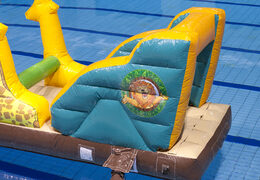 Zamów nadmuchiwany statek w motywie dżungli dla młodszych i starszych. Kup nadmuchiwane atrakcje wodne online już teraz w JB Dmuchańce Polska