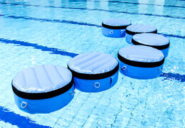 Zamów dmuchane lilie wodne z możliwością podłączenia zarówno dla młodych, jak i starszych. Kup nadmuchiwane atrakcje wodne online już teraz w JB Dmuchańce Polska