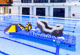 Kup hermetyczną dmuchaną zjeżdżalnię w pirackim stylu dla młodych i starszych. Zamów nadmuchiwane atrakcje wodne już teraz online w JB Dmuchańce Polska