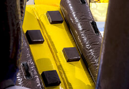 Wyjątkowa, hermetyczna, nadmuchiwana wyspa zabaw w pirackim motywie z winoroślą, wieżą wspinaczkową, okrągłą zjeżdżalnią i przeszkodami dla młodszych i starszych. Kup nadmuchiwane gry w bilard już teraz online na JB Dmuchańce Polska