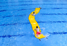 Zamów matę do biegania w różnych rozmiarach i kolorach dla dzieci. Kup nadmuchiwane gry w bilard już teraz online na JB Dmuchańce Polska