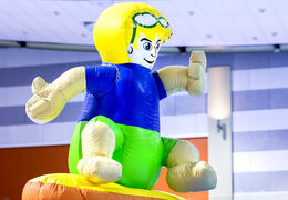 Nadmuchiwana zjeżdżalnia z motywem surfingu dla młodych i starszych. Kup nadmuchiwane gry w bilard już teraz online na JB Dmuchańce Polska