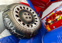 Nadmuchiwany, kombinowany dmuchany zamek ze zjeżdżalnią w motywie strażackim do kupienia w JB Dmuchańce Polska. Kup dmuchane zamki do skakania ze zjeżdżalnią i czerwonym kolorem dla dzieci