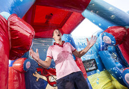 Zamów nadmuchiwany IPS Ninja Splash z rozpylaczem wody dla małych i dużych. Kup nadmuchiwane atrakcje IPS Ninja online już teraz w JB Dmuchańce Polska