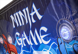 Nadmuchiwany detal IPS Splash Wall Ninja z motywem strumienia wody na górze dla młodych i starszych. Kup nadmuchiwane ściany IPS Splash teraz online w JB Dmuchańce Polska