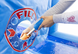 Zdobądź nadmuchiwane IPS Water Wars z armatkami wodnymi dla młodych i starszych. Kup nadmuchiwane atrakcje wodne online już teraz w JB Dmuchańce Polska