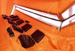 Zamów 40-częściowy gigantyczny dmuchany tor przeszkód Tunnel Twister dla dzieci. Kup nadmuchiwane tory przeszkód online już teraz w JB Dmuchańce Polska