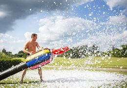 Na sprzedaż kolorowa dmuchana armatka pistolet do piany dla dzieci.Zamów dmuchane obiekty do ciekawych zabaw od producenta JB Dmuchance