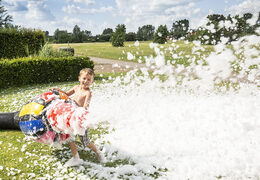 Na sprzedaż kolorowa dmuchana armatka pistolet do piany dla dzieci.Zamów dmuchane obiekty do ciekawych zabaw od producenta JB Dmuchance