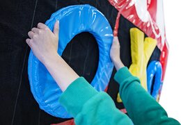 Zamów nadmuchiwaną grę w kółko i krzyżyk dla dzieci. Kup dmuchane zamki online w JB Dmuchańce Polska