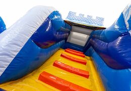 Duży dmuchany zamek, otwarty, niebieski leżaczek wielozadaniowy ze zjeżdżalnią w motywie pirata księżniczki dla dzieci. Kup dmuchany zamek online w JB Dmuchańce Polska