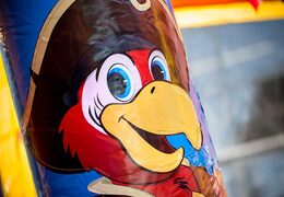 Wielozadaniowy dmuchany zamek piracki ze zjeżdżalnią dla dzieci. Zamów dmuchane zamki online w JB Dmuchańce Polska