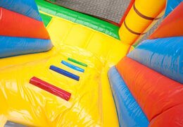 Nadmuchiwany dmuchany zamek w motywie pirackiej łodzi ze zjeżdżalnią i obiektami 3D dla dzieci. Kup dmuchane zamki online w JB Dmuchańce Polska