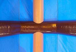 Kup wykidajło pirata strzeleckiego typu combo pokrytego grą w armaty i zjeżdżalnią dla dzieci. Zamów leżaczki online w JB Dmuchańce Polska