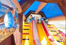 Zamów nadmuchiwany zamek piratów z osłoną, strzelanką i zjeżdżalnią dla dzieci. Kup dmuchane zamki online w JB Dmuchańce Polska