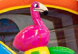 Zamów w JB Inflatables UK leżaczek do zjeżdżalni z trójwymiarowym obiektem dużego flaminga na wierzchu. Kup teraz leżaczki online w JB Dmuchańce Polska