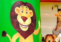 Kup domek midi bounce w zestawieniu kolorystycznym zieleni, żółci i pomarańczy z motywem dżungli dla dzieci. Odwiedź JB Dmuchańce Polska online