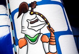 Zamów standardowe dmuchany zamek z zamkiem z motywem rycerskim w jednym niebieskim kolorze dla dzieci. Kupuj dmuchane zamki w JB Dmuchańce Polska