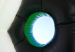 Duży super dmuchany zamek do skakania pokryty motywem piłki nożnej dla dzieci. Zamów dmuchane zamki online w JB Dmuchańce Polska