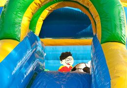 Kup nadmuchiwany zadaszony dmuchany zamek z obiektem piłkarskim 3D na dachu w JB Dmuchańce Polska. Zamów dmuchane zamki online w JB Dmuchańce Polska