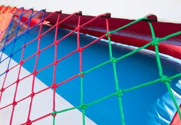 Średni dmuchany leżaczek wielozadaniowy w motywie wozu strażackiego ze zjeżdżalnią dla dzieci. Zamów nadmuchiwane leżaczki online w JB Dmuchańce Polska