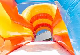 Dom do skakania z motywem rekinów ze zjeżdżalnią, zabawnymi przedmiotami na powierzchni do skakania i przyciągającymi wzrok obiektami 3D dla dzieci. Kup nadmuchiwane domy do skakania online w JB Dmuchańce Polska