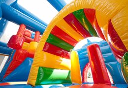 Wielozadaniowy bramkarz rekin ze zjeżdżalnią, słupkami na powierzchni do skakania i efektownym obiektem 3D dla dzieci. Zamów nadmuchiwane leżaczki online w JB Dmuchańce Polska