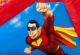 Zamów średni dmuchany zamek superbohatera ze zjeżdżalnią dla dzieci. Kup dmuchane zamki do skakania online w JB Dmuchańce Polska
