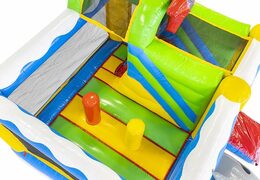 Kup nadmuchiwaną poduszkę powietrzną ze zjeżdżalnią w pirackim motywie dla dzieci