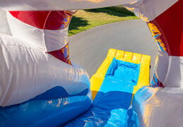 Nadmuchiwana poduszka powietrzna z sekcją do skakania i zjeżdżalnią z motywem gumowej kaczki na sprzedaż dla dzieci