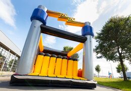 Kup Mega kurs szturmowy High Voltage Adventure Run w JB Inflatables