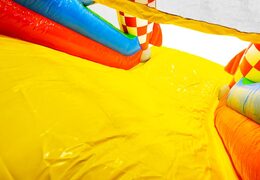 Zamów 13-metrowy dmuchany tor przeszkód w motywie komiksowym dla dzieci. Kup nadmuchiwane tory przeszkód online już teraz w JB Dmuchańce Polska