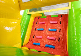 Zamów dmuchany tor przeszkód Dino o długości 13 metrów dla dzieci. Kup nadmuchiwane tory przeszkód online już teraz w JB Dmuchańce Polska