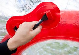 Uchwyt na nadmuchiwanej piłce