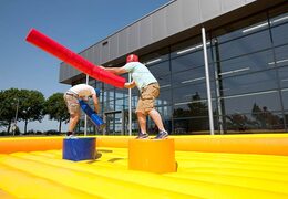 Nadmuchiwany zamek z motywem gry gladiator