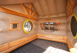 Zachodnia gra w dmuchany zamek